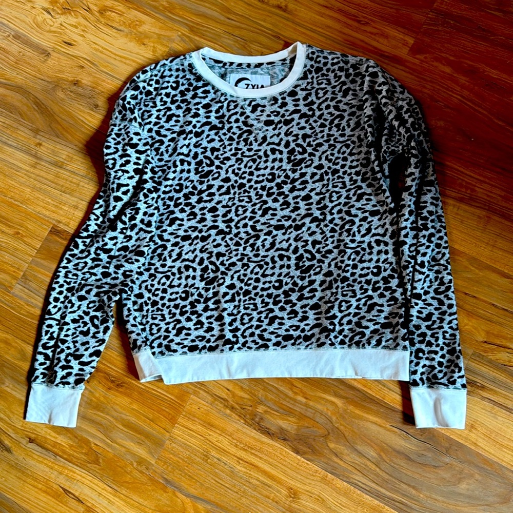 ZYIA Active size medium light weight sweatshirt